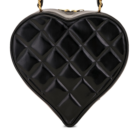 CHANEL Black Cosmetic Bag with Glossy Patent Leather and Gold Zipper - Picture 4 of 7